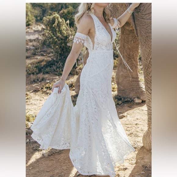 Rish Bridal Rio Wedding Dress - size 8 - Picture 6 of 12